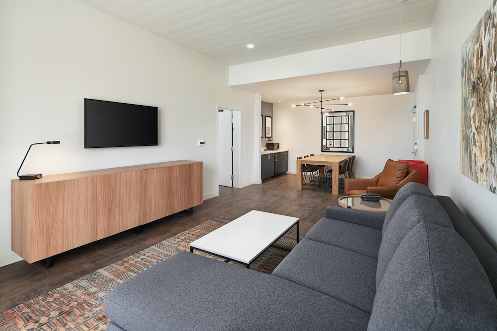 Hotel Indigo Tallahassee Collegetown by IHG - photo 12