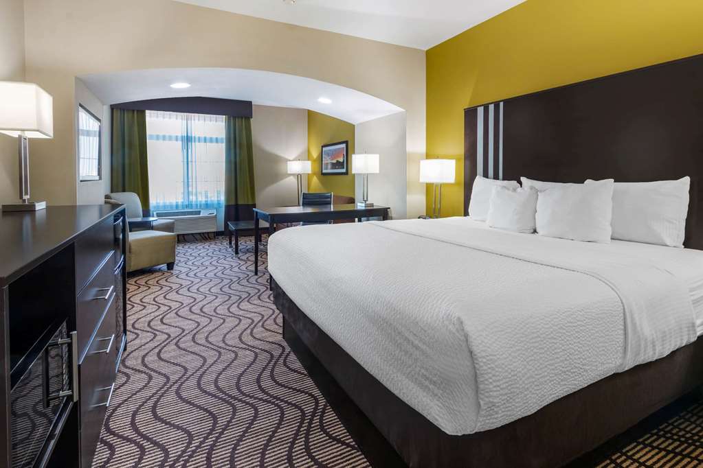 La Quinta Inn & Suites by Wyndham Artesia - photo 38