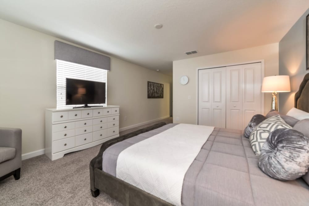 Cool and Modern 5 Bed 4 Ba Game Room Pool Spa 4724sh - photo 6