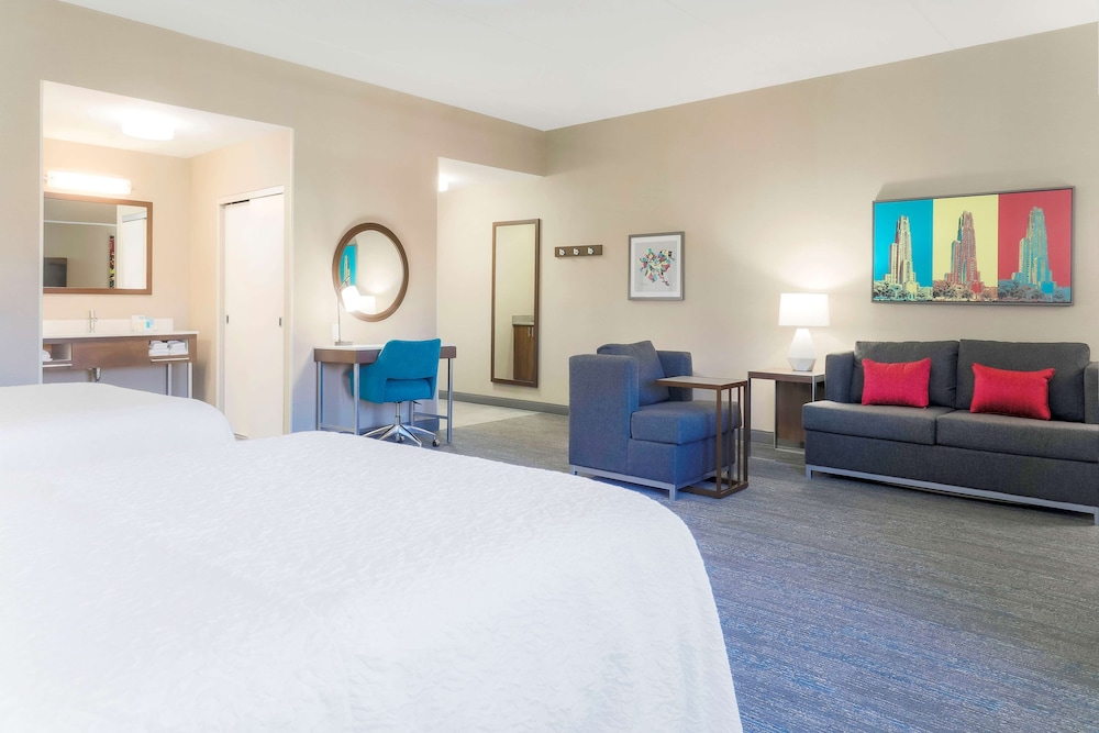 Hampton Inn & Suites Pittsburgh Downtown - photo 18
