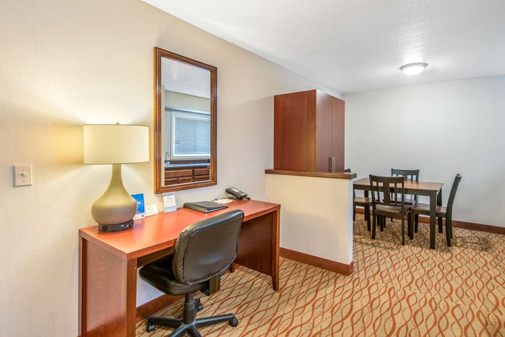 Comfort Inn Mount Shasta Area - photo 24