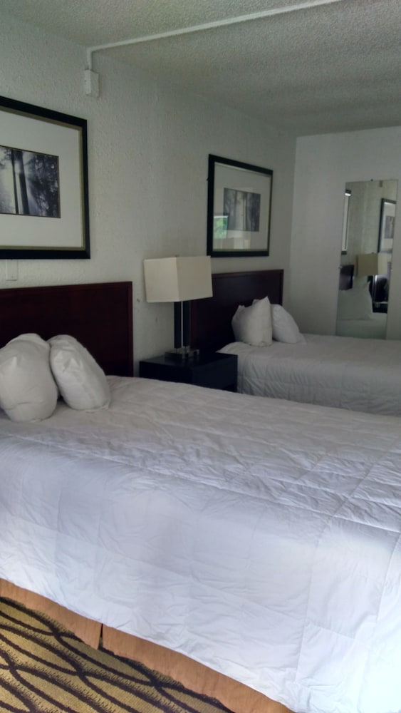 Americas Best Value Inn St. Albans South Charleston - photo 11