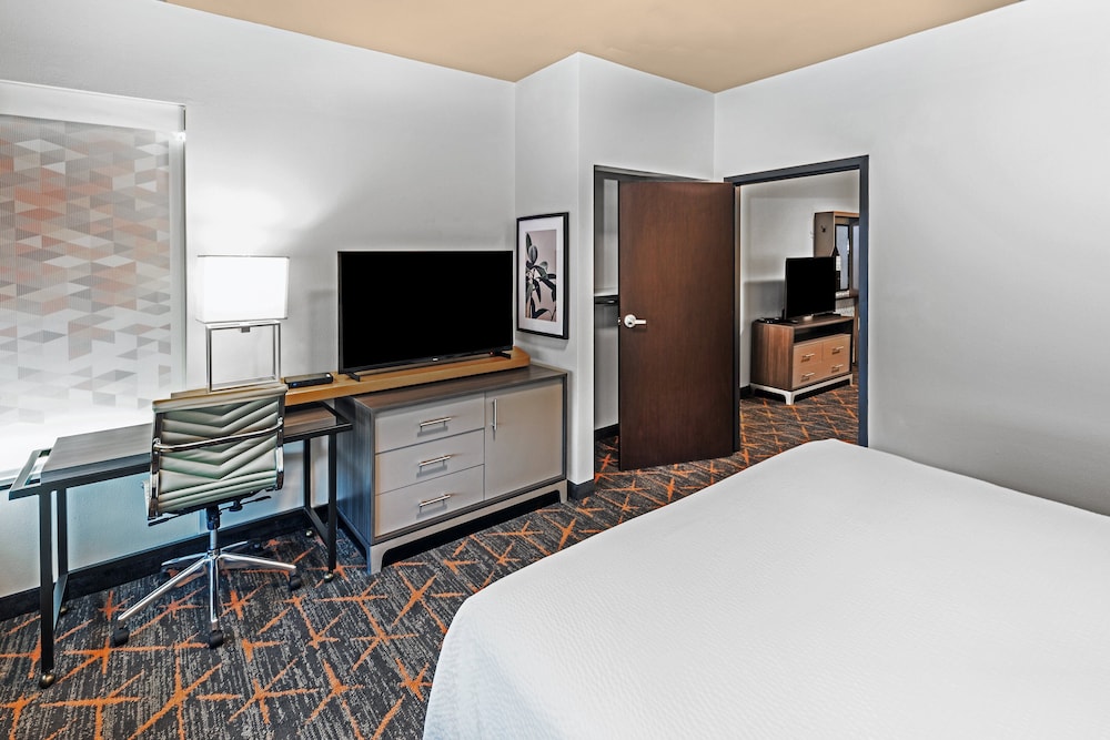 Holiday Inn Hotel & Suites Tulsa South by IHG - photo 7