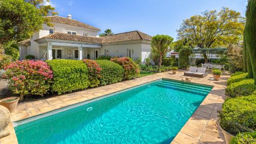 VACATION MARBELLA I Guadalmina Golf Front Villa Private Pool Close to the Beach — 4-Star Luxury Hotel in Marbella, Spain