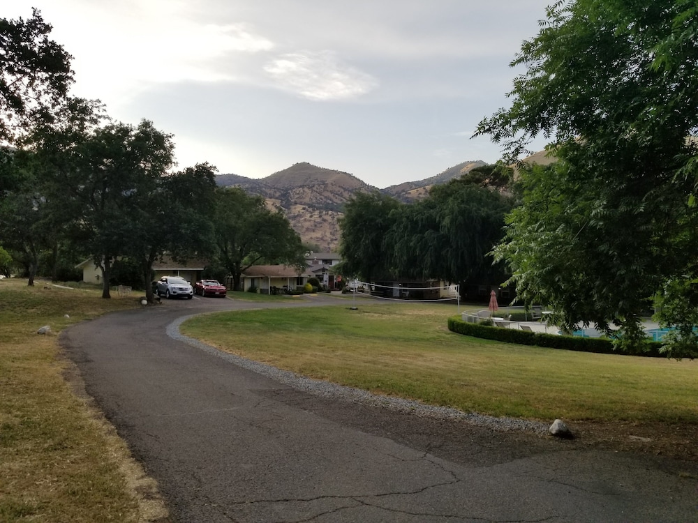 Lazy J Ranch Motel - photo 24