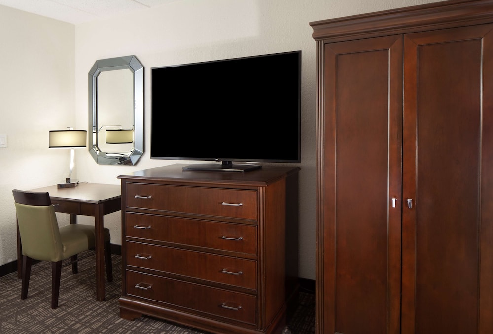 Embassy Suites by Hilton Philadelphia Airport - photo 16