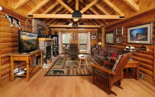 Dancing Bear in Sevierville, United States