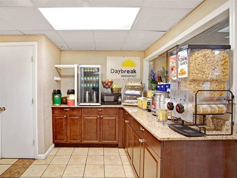 Days Inn by Wyndham Knoxville West - photo 8