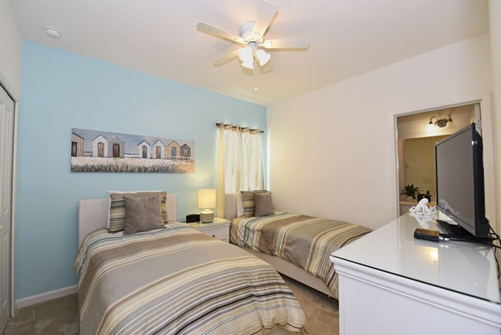 4557 Cabello Loop 6 bedrooms 3 bathrooms - photo 7