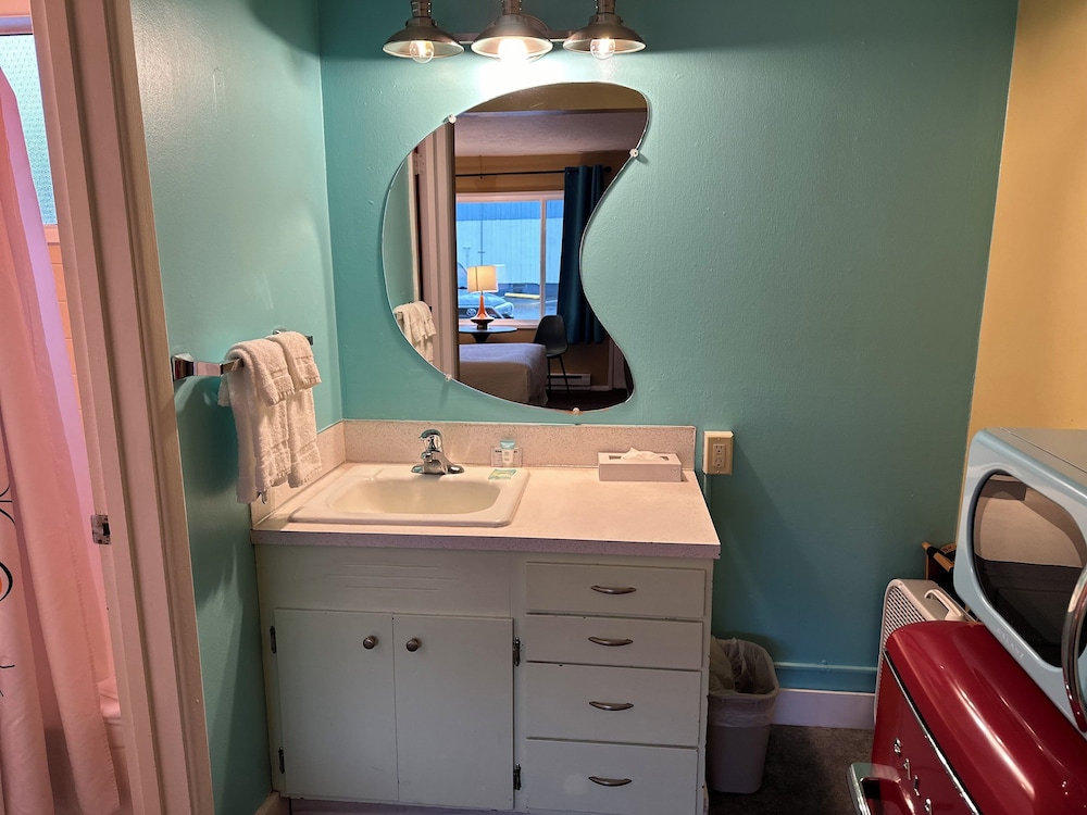Atomic Motel - photo 45