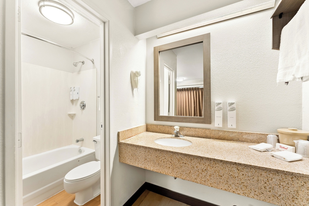 Red Roof Inn Allentown Airport - photo 22