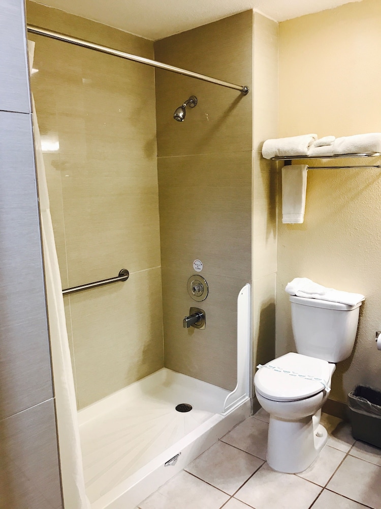 Sutton Suites Hotel - photo 10