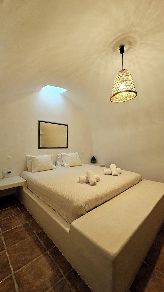 Kalitsi Canaves — Fira — photo 2