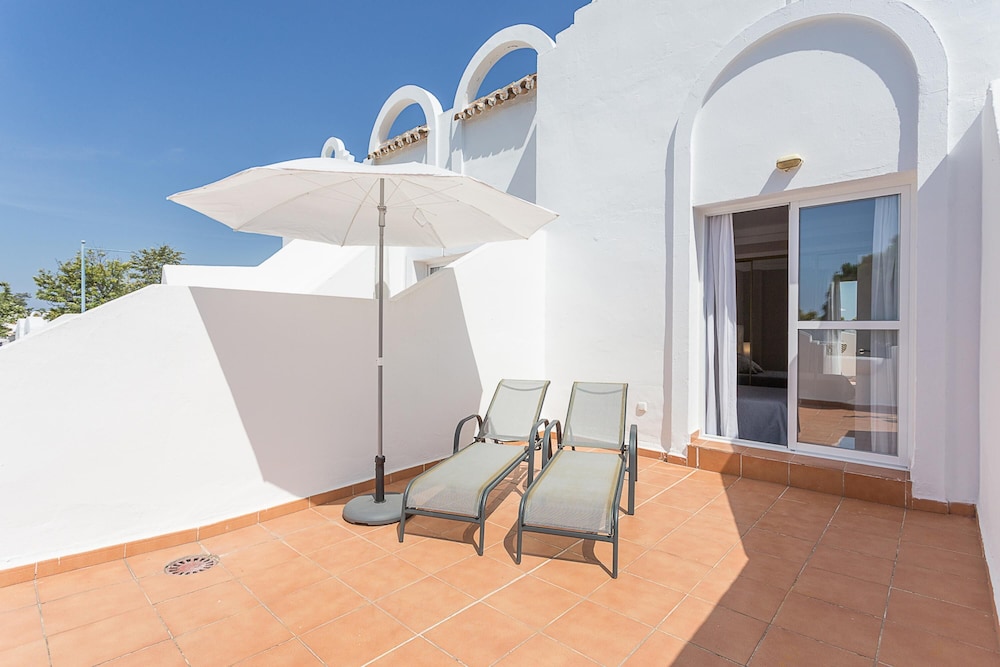 Marbella Resort 4 Pool Whirlpool Sauna — Marbella