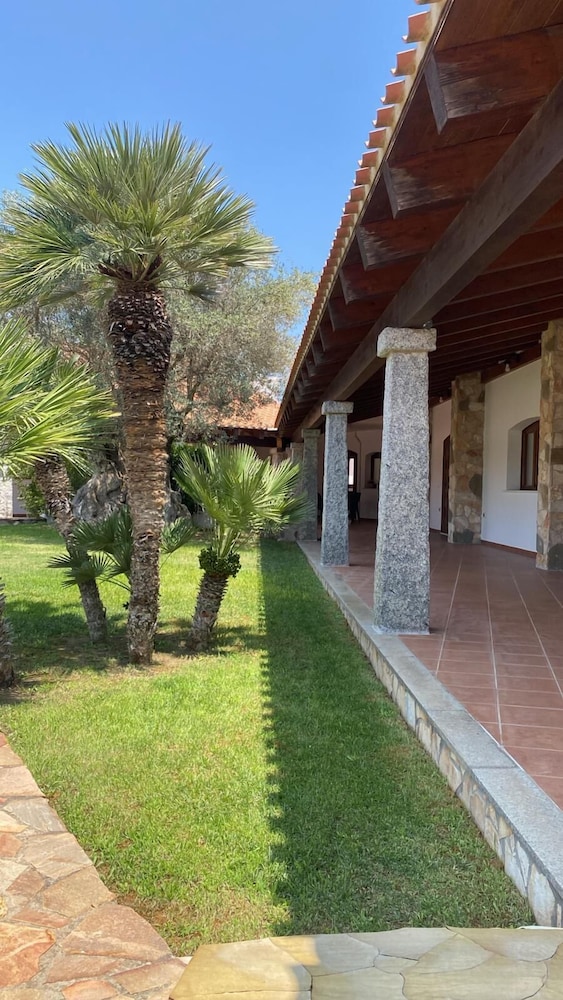 Rocce Antiche Resort — hotel in Sant'antioco