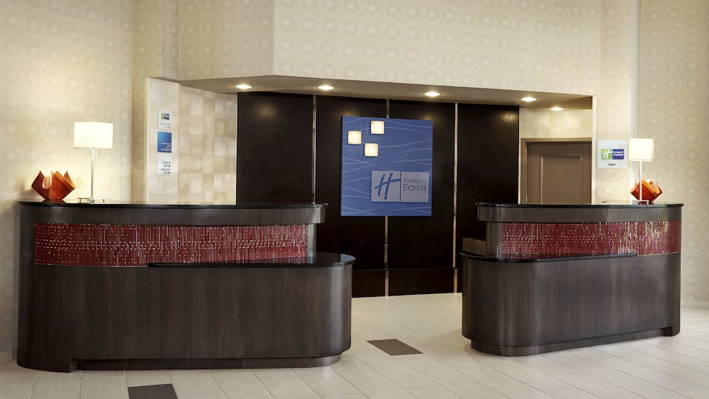Holiday Inn Express Hotel Naples Downtown 5th Avenue - photo 2