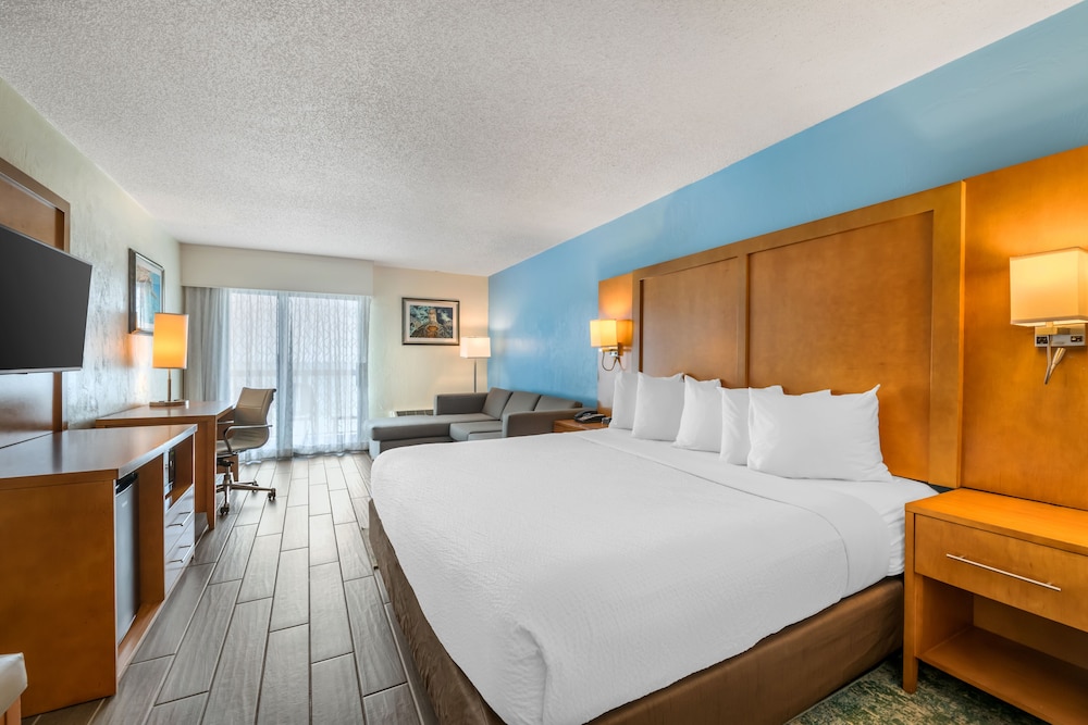 Tropical Winds Oceanfront Hotel - photo 42