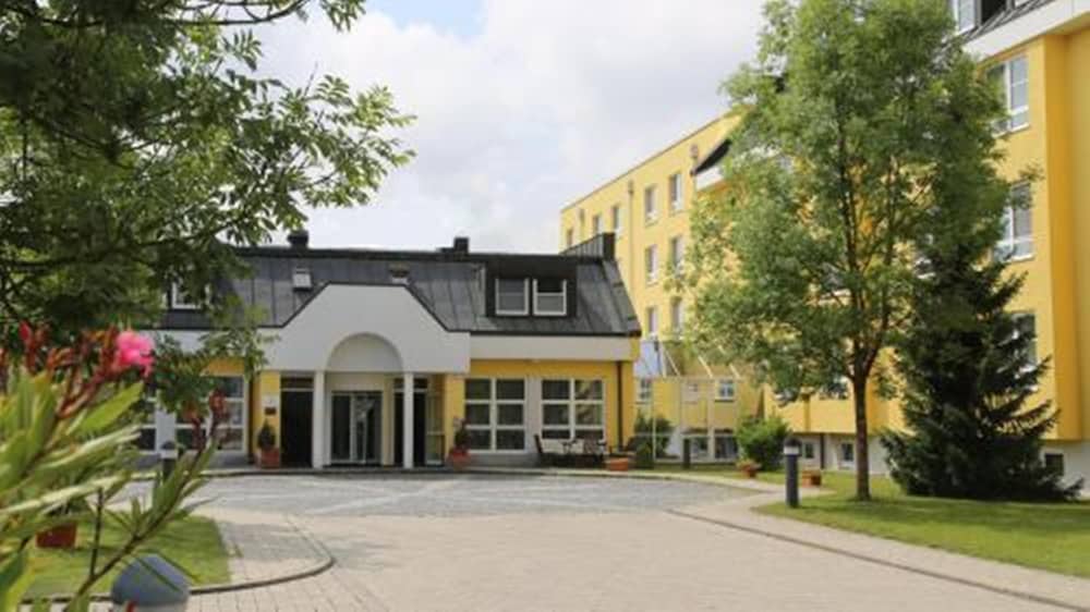 Hotel Alarun Munich by Mayburgh — 4-Star Luxury Hotel in Unterschleissheim, Germany
