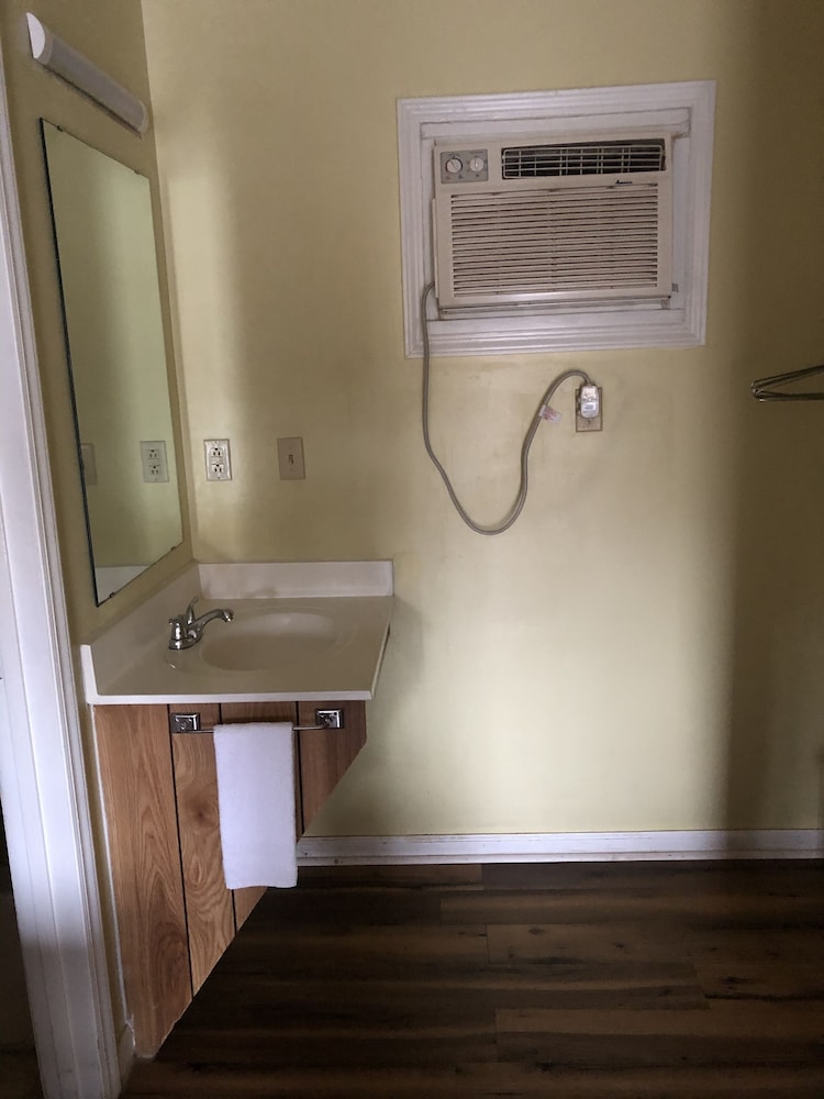 Americas Best Value Inn Jonesville - photo 4