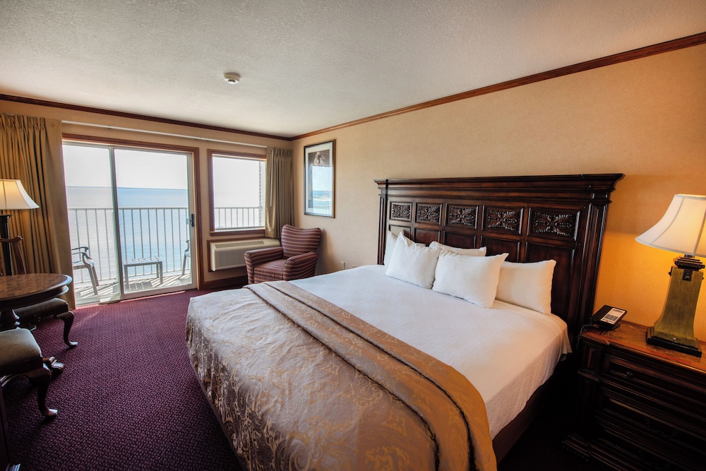 Hamilton Inn Select Beachfront Mackinaw City - photo 12