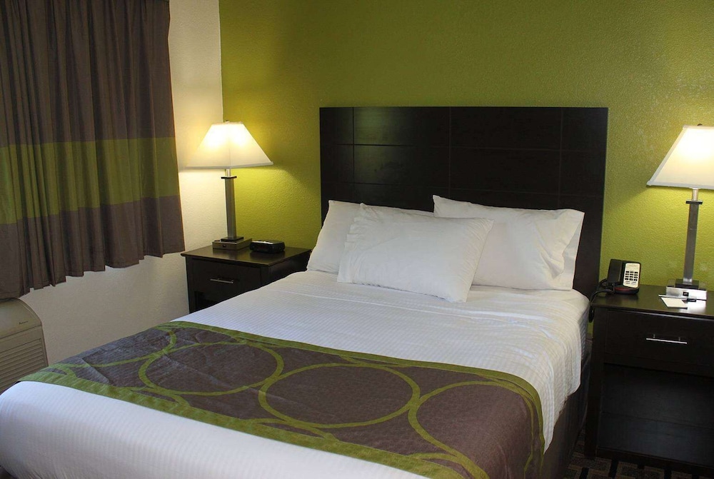 AmericInn by Wyndham West Burlington - photo 25
