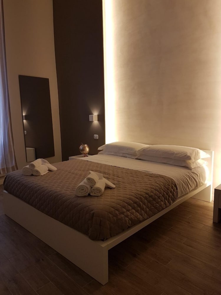 La Banchina Holiday Rooms — 4-Star Luxury Hotel in Trani, Italy