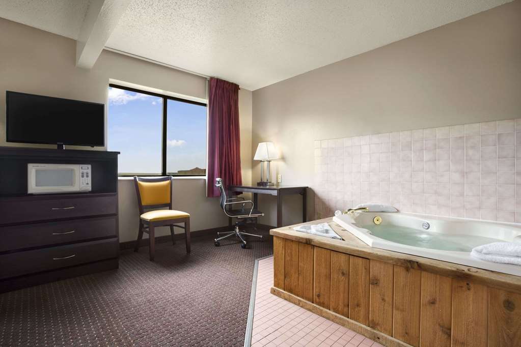 Super 8 by Wyndham Cameron - photo 14