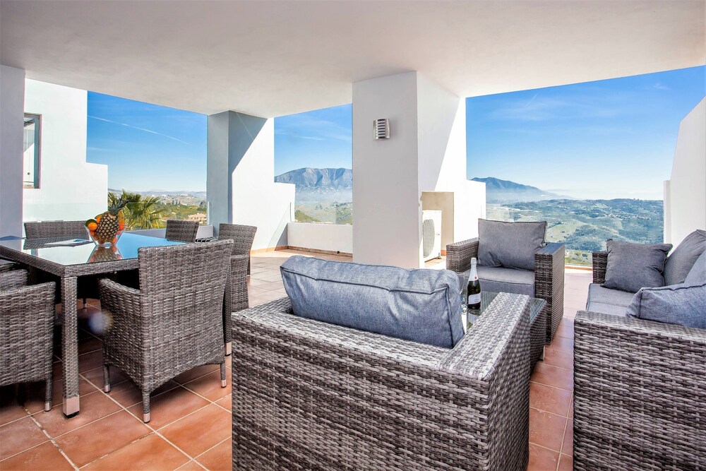 Spectacular Golf Sea and Mountain Views BT65 — 4-Star Luxury Hotel in Mijas, Spain