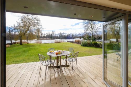 Lowlands - carbon neutral hotel in Unknown City
