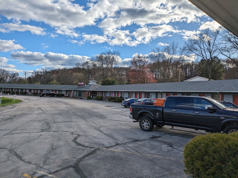 Beaver Falls Motel - photo 8