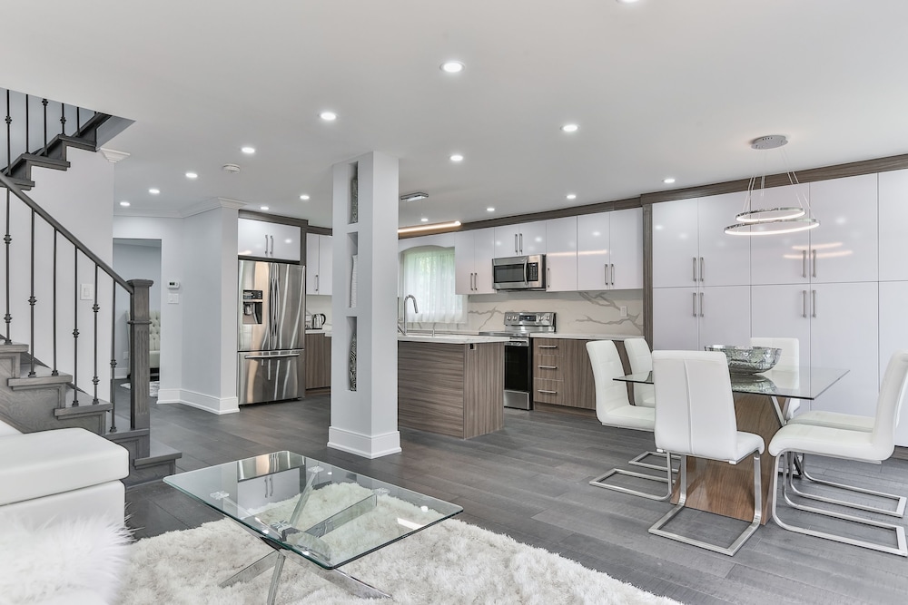 QuickStay Classy 5brm House in Vaughan — 4-Star Luxury Hotel in Vaughan, Canada