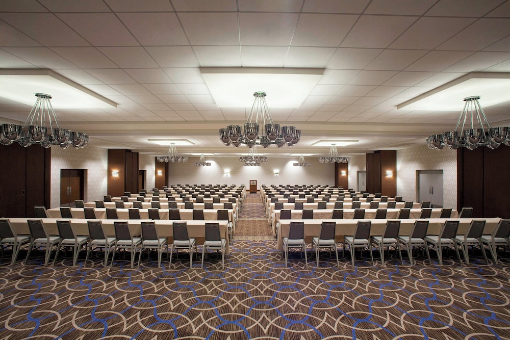 Sheraton Pittsburgh Airport Hotel - photo 29