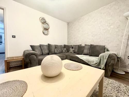 Cosy Modern 3 Bed Near Etihad COOP Arena AO arena and City Center in Manchester, United Kingdom