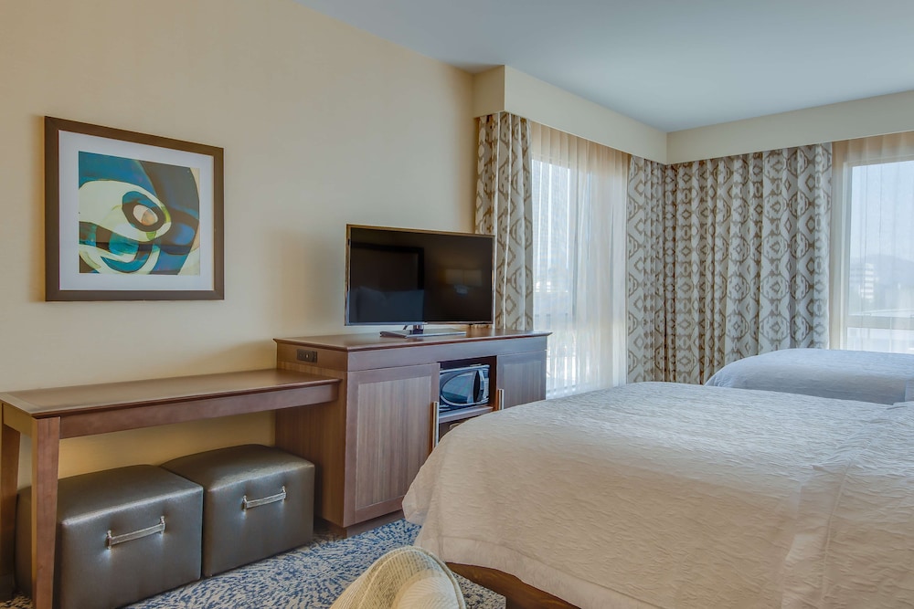 Hampton Inn & Suites Los Angeles Glendale - photo 20