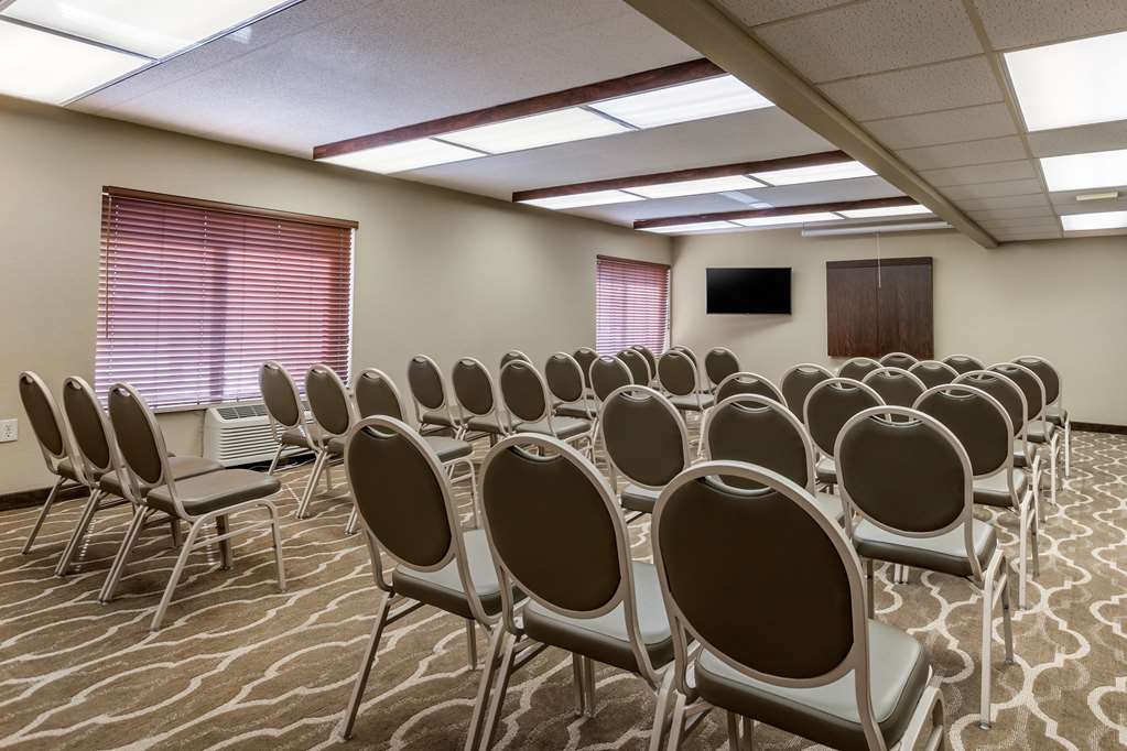 Comfort Inn Grand Rapids Airport - photo 35