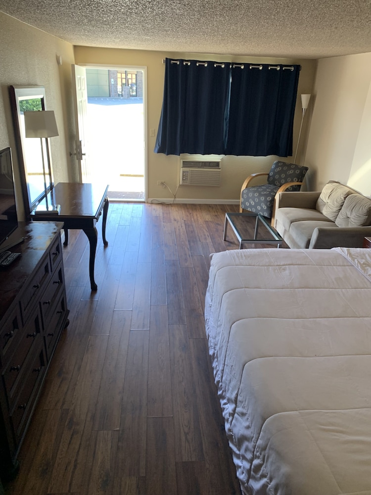 Smokey Point Motor Inn - photo 44