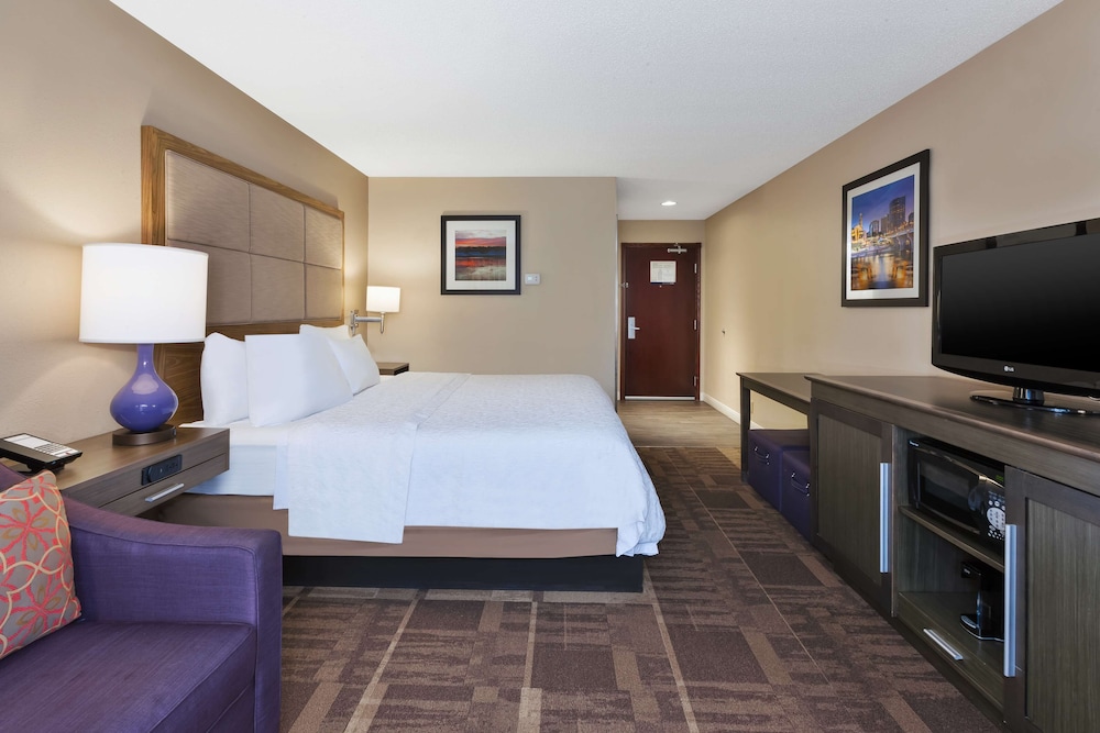 Hampton Inn Waterbury - photo 9