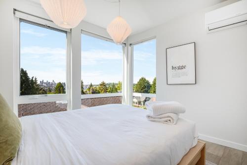 Rooftop Patio with Waterview Private Garden & Grill 3BR 3BA Modern Cityscape - photo 22