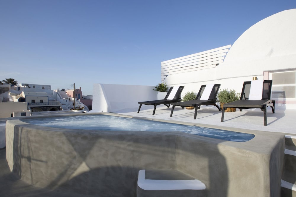 Dantelo Luxury Residences in Mesaria, Greece