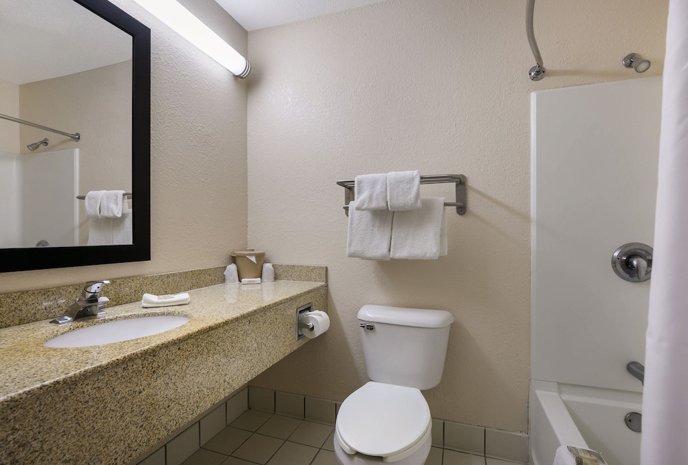 Red Roof Inn & Suites Knoxville East - photo 20