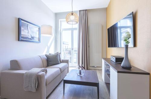 Tolle 5 Sterne Ferienwohnung Ostseequartier mit dem wunderschönem Südbalkon — 4-Star Luxury Hotel in Wustrow, Germany