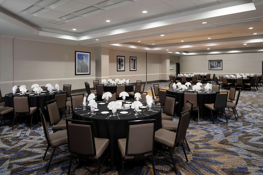Embassy Suites by Hilton Los Angeles International Airport North - photo 33