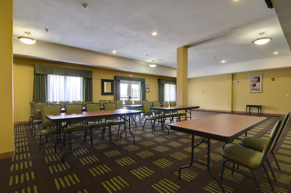 Holiday Inn Express Hotel & Stes Kansas City Sports Complex by IHG - photo 43