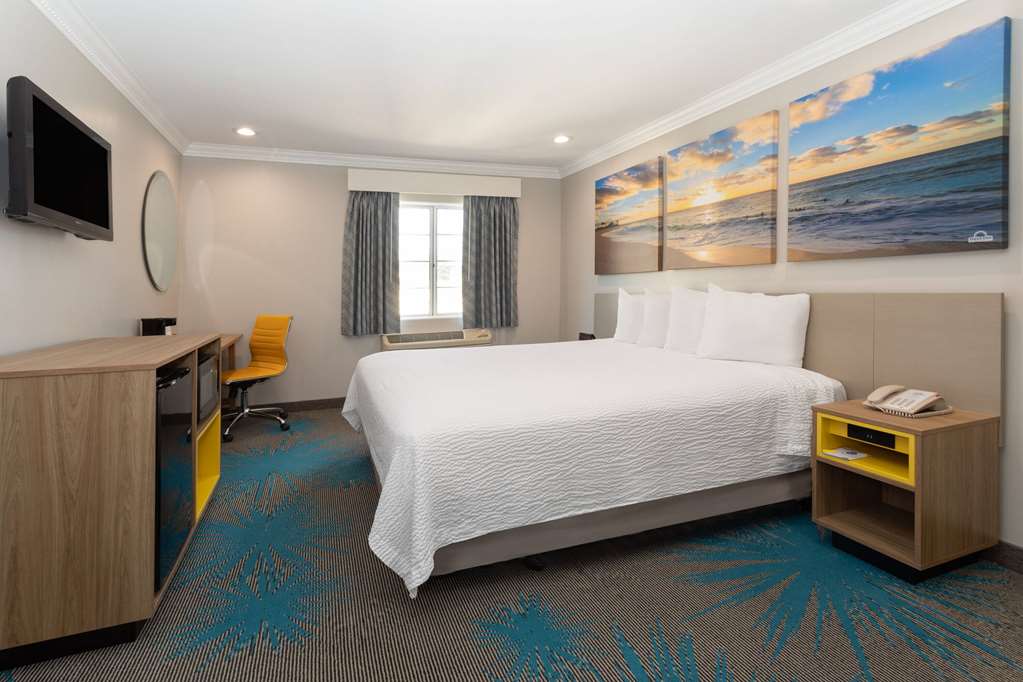Days Inn by Wyndham Santa Monica - photo 42