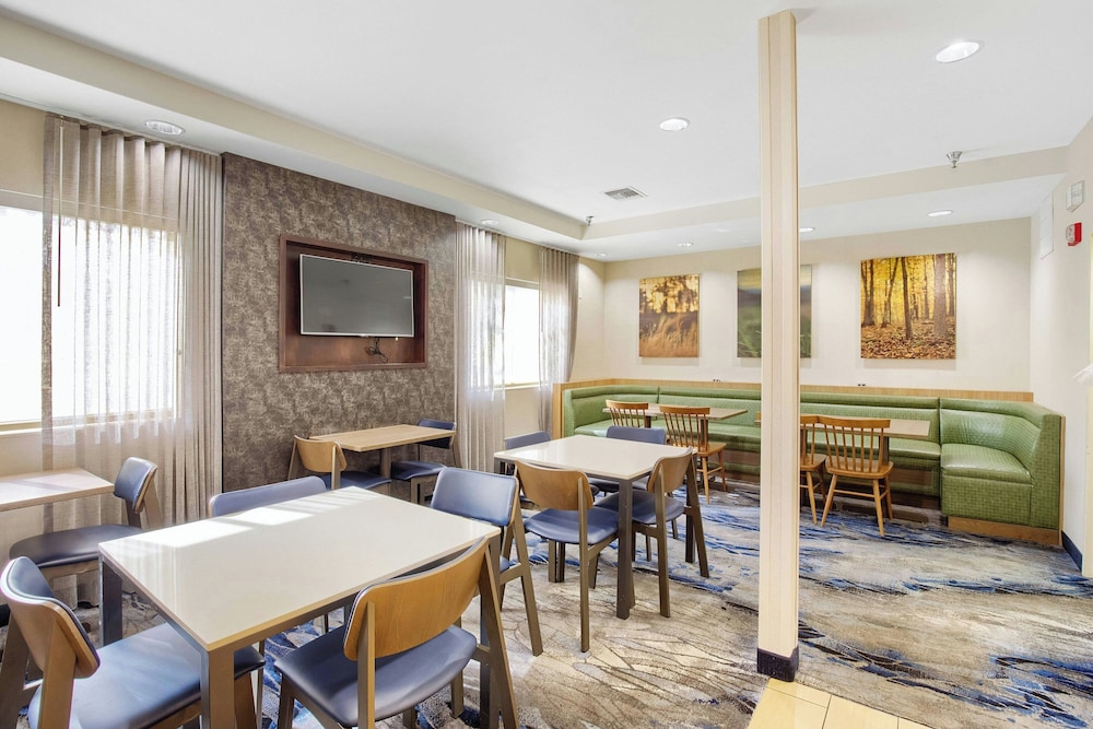 Fairfield Inn & Suites by Marriott Mobile - photo 32