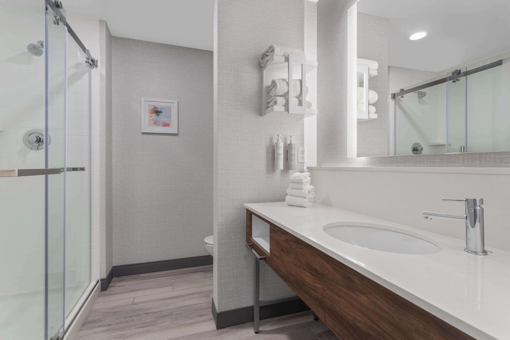 Hampton Inn & Suites Lincoln Northeast I 80 - photo 19