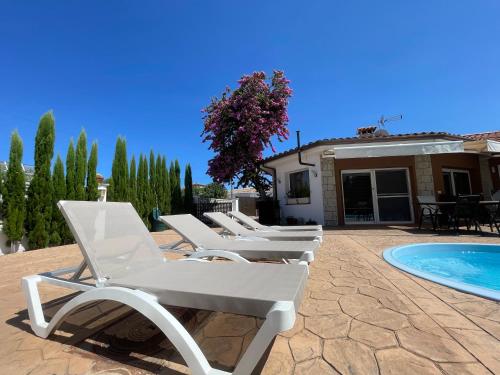 Casa Requesens freiligendes Ferienhaus komplett erschlossen — 4-Star Luxury Hotel in Empuriabrava, Spain