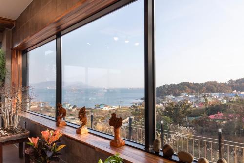 Yeosu Palette Pension — 4-Star Luxury Hotel in Yeosu, South Korea