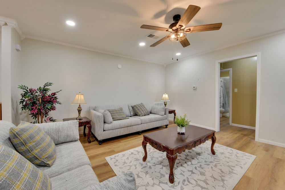 Walking Distance to Casino: Home in Westlake - photo 12