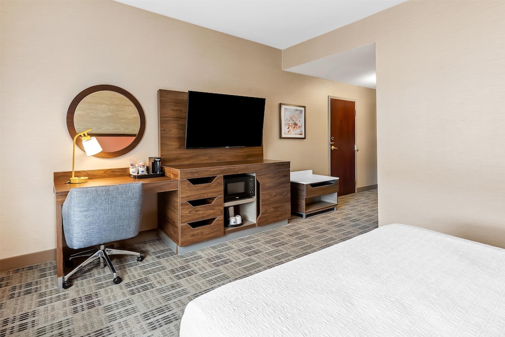 Hampton Inn & Suites Grove City - photo 17